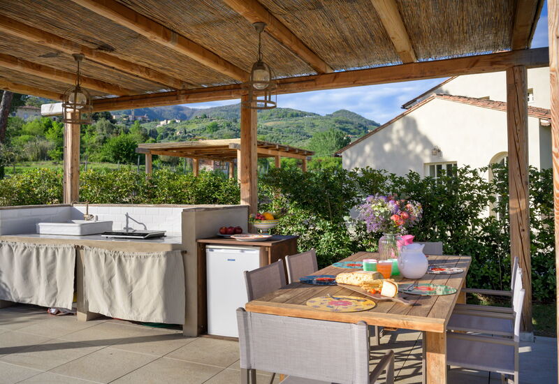 Villa Collalto 12: Aktiviteter, Balkong / terrasse / uteplass, Eksteriør, Fasiliteter, Hage, Hovedinngang, Mat, Sommer, Vår