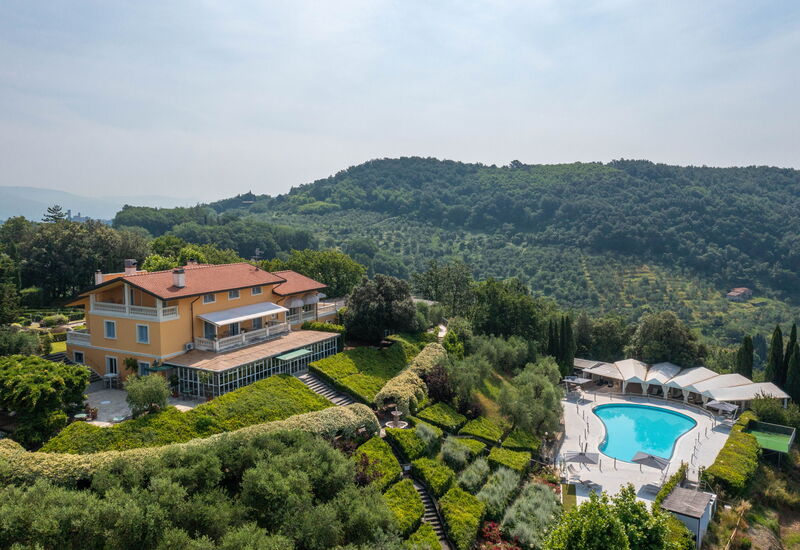 Villa Coraline 15: Aktiviteter, Balkong / terrasse / uteplass, basseng, Eksteriør, Fasiliteter, Hage, Hovedinngang, Sommer, Vår