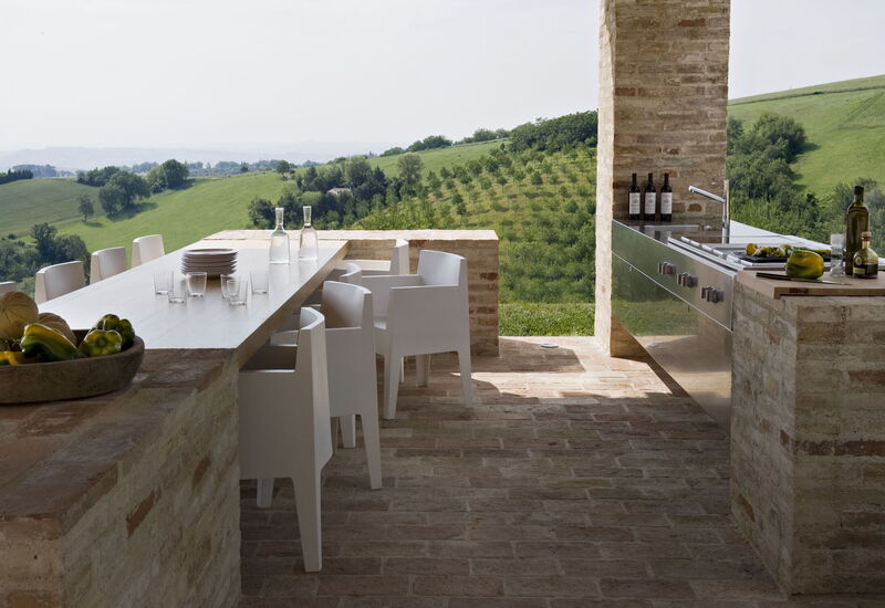 Villa Paride: Aktiviteter, Balkong / terrasse / uteplass, basseng, Eksteriør, Fasiliteter, Hage, Mennesker, Sommer, Vår, Velferd, Visningar