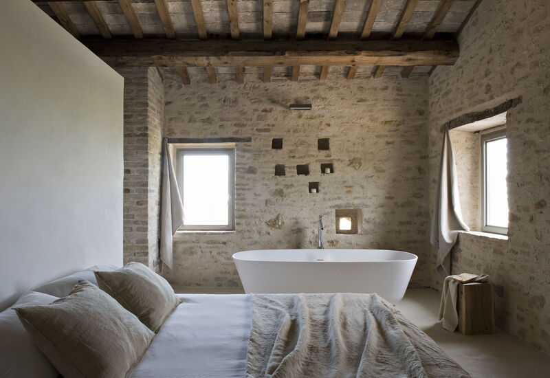 Villa Paride: Aktiviteter, Balkong / terrasse / uteplass, basseng, Eksteriør, Fasiliteter, Hage, Mennesker, Sommer, Vår, Velferd, Visningar