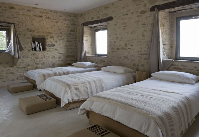 Villa Paride: Aktiviteter, Balkong / terrasse / uteplass, basseng, Eksteriør, Fasiliteter, Hage, Mennesker, Sommer, Vår, Velferd, Visningar