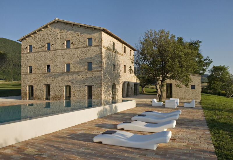 Villa Paride: Aktiviteter, Balkong / terrasse / uteplass, basseng, Eksteriør, Fasiliteter, Hage, Mennesker, Sommer, Vår, Velferd, Visningar