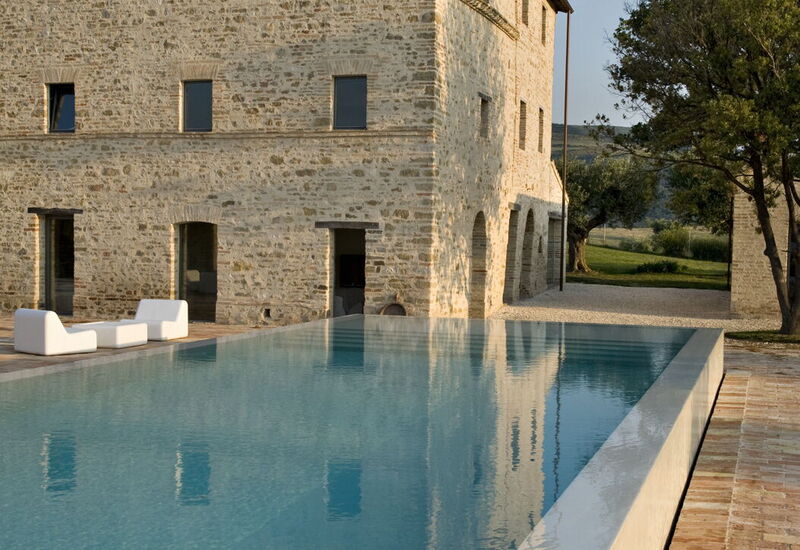 Villa Paride: Aktiviteter, Balkong / terrasse / uteplass, basseng, Eksteriør, Fasiliteter, Hage, Mennesker, Sommer, Vår, Velferd, Visningar