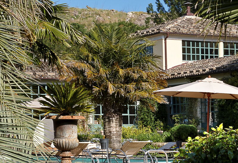 Villa Naxos: Aktiviteter, Balkong / terrasse / uteplass, basseng, Eksteriør, Fasiliteter, Hage, Hovedinngang, Mennesker, Sommer, Vår, Velferd