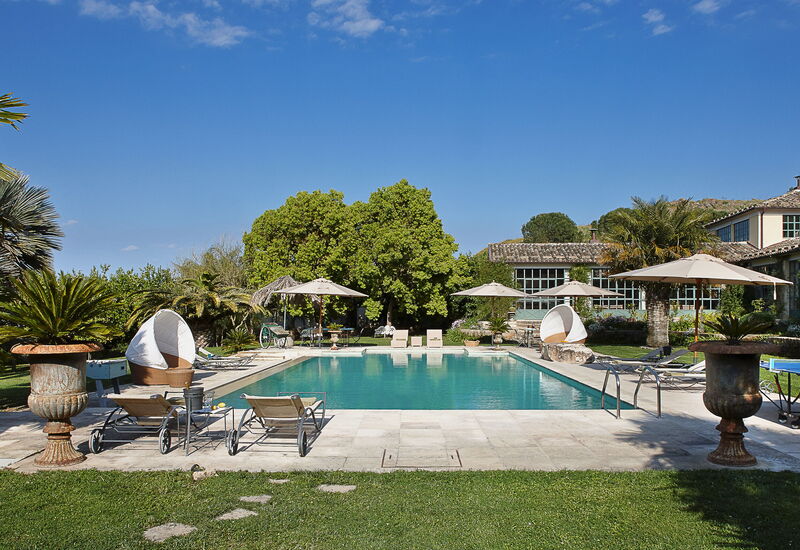 Villa Naxos: Aktiviteter, Balkong / terrasse / uteplass, basseng, Eksteriør, Fasiliteter, Hage, Hovedinngang, Mennesker, Sommer, Vår, Velferd