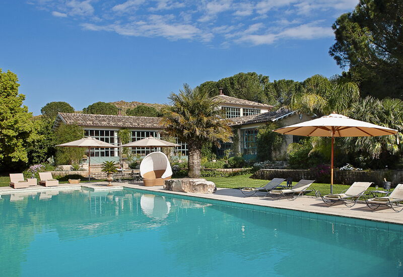 Villa Naxos: Aktiviteter, Balkong / terrasse / uteplass, basseng, Eksteriør, Fasiliteter, Hage, Hovedinngang, Mennesker, Sommer, Vår, Velferd