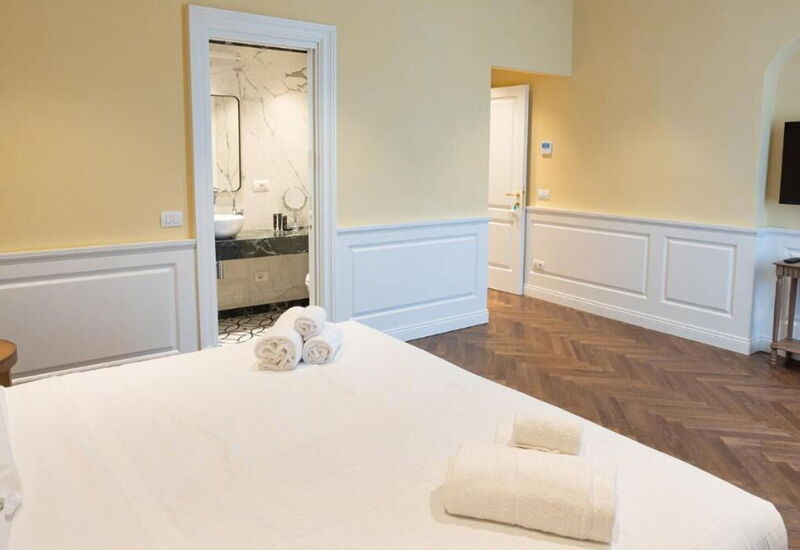 Torrigiani Corso Cinque: Activities, Bathroom, Building Exterior, City, Facilities, Kitchen, Living Room, Room Detail, Spring, Summer