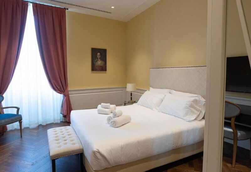 Torrigiani Corso Cinque: Activities, Bathroom, Building Exterior, City, Facilities, Kitchen, Living Room, Room Detail, Spring, Summer