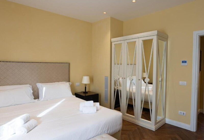 Torrigiani Corso Cinque: Activities, Bathroom, Building Exterior, City, Facilities, Kitchen, Living Room, Room Detail, Spring, Summer