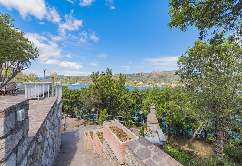 Villa Porto Azzurro: Activiteiten, Balkon / terras / patio, Buitenkanten, Keer bekeken, Lente, stad, Voorzieningen, Welzijn, Zomer