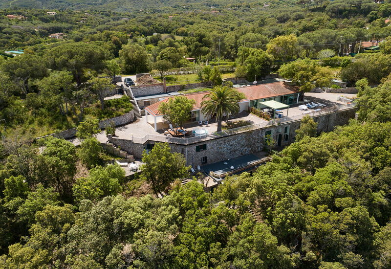 Villa Porto Azzurro: Activiteiten, Balkon / terras / patio, Buitenkanten, Keer bekeken, Lente, stad, Voorzieningen, Welzijn, Zomer