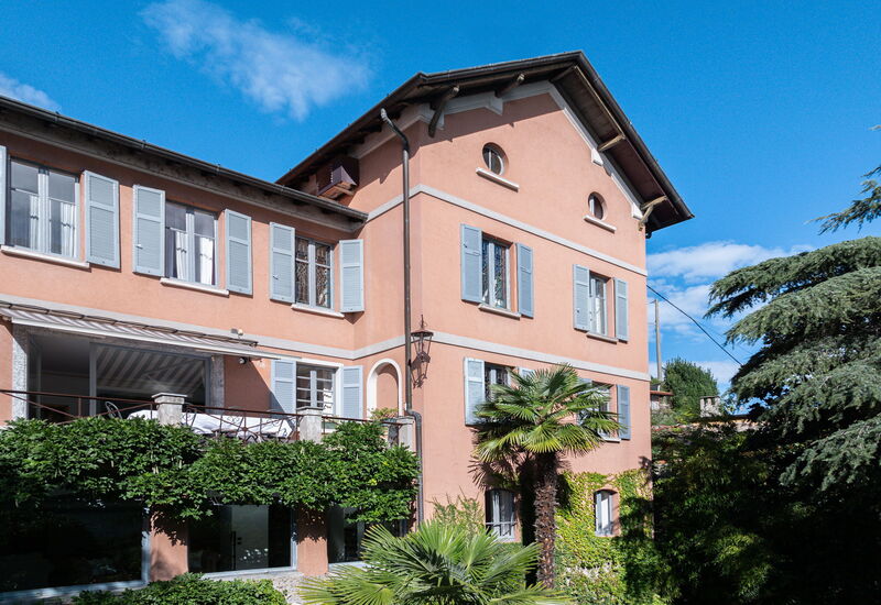 Villa Maestosa: Aktiviteter, basseng, boblebad, Eksteriør, Fasiliteter, Hage, Hovedinngang, Planimetría, Sommer, Vår