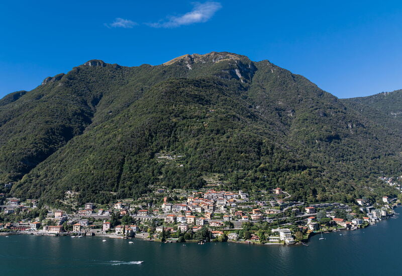 Villa Maestosa: Aktiviteter, basseng, boblebad, Eksteriør, Fasiliteter, Hage, Hovedinngang, Planimetría, Sommer, Vår