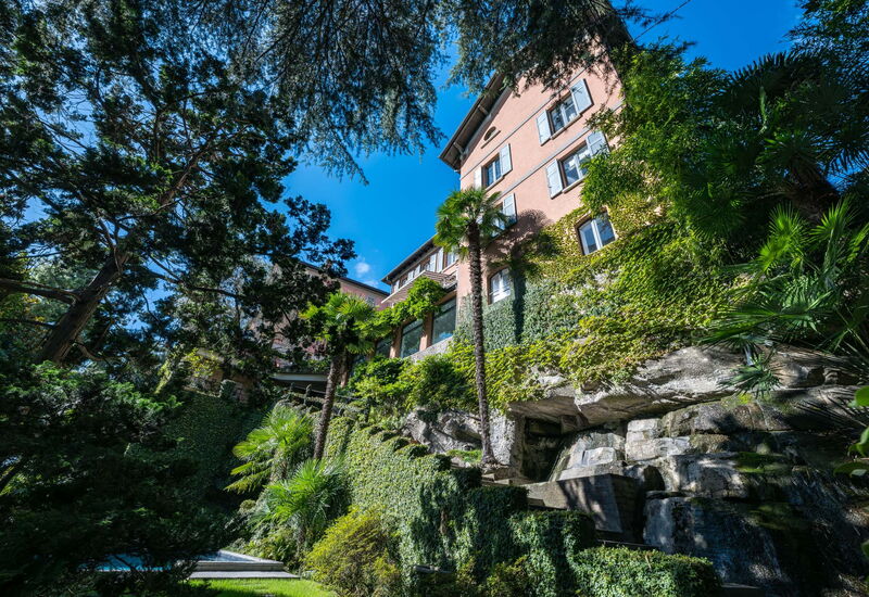 Villa Maestosa: Aktiviteter, basseng, boblebad, Eksteriør, Fasiliteter, Hage, Hovedinngang, Planimetría, Sommer, Vår