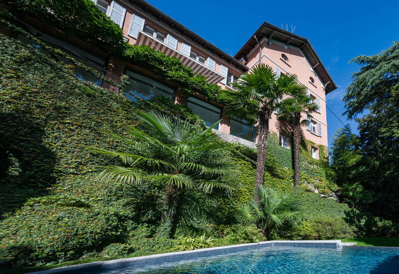 Villa Maestosa: Aktiviteter, basseng, boblebad, Eksteriør, Fasiliteter, Hage, Hovedinngang, Planimetría, Sommer, Vår