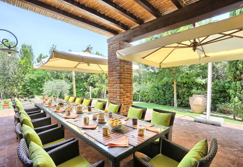 Villa San Gerbero 21: bubbelbad, Buitenkanten, Buitenshuis, Eten, Keuken, Lente, Welzijn, Zomer, zwembad