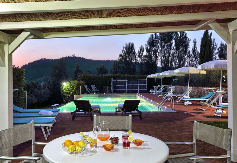 Villa San Gerbero 21: bubbelbad, Buitenkanten, Buitenshuis, Eten, Keuken, Lente, Welzijn, Zomer, zwembad