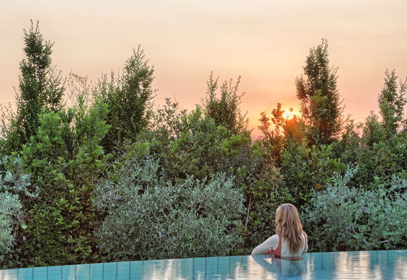 Villa San Gerbero 21: bubbelbad, Buitenkanten, Buitenshuis, Eten, Keuken, Lente, Welzijn, Zomer, zwembad