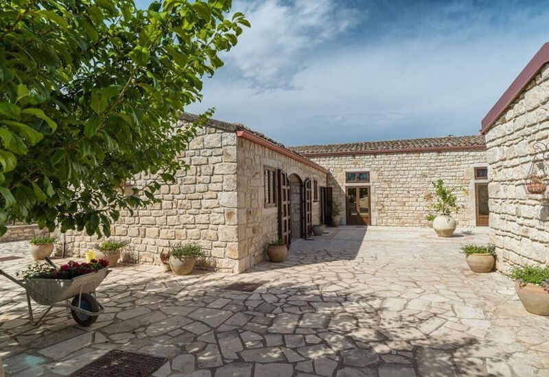 Villa Chiaramonte: Activities, Amenities, Balcony / Terrace / Patio, Pool, Spring, Summer