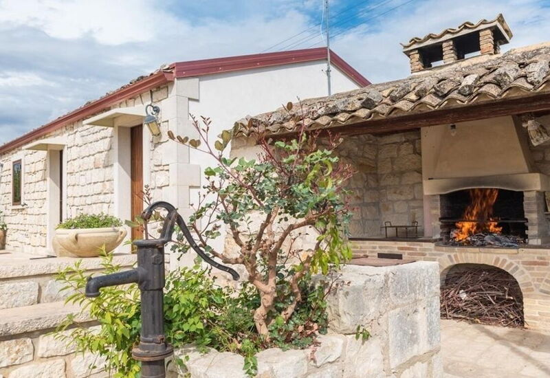 Villa Chiaramonte: Activities, Amenities, Balcony / Terrace / Patio, Pool, Spring, Summer