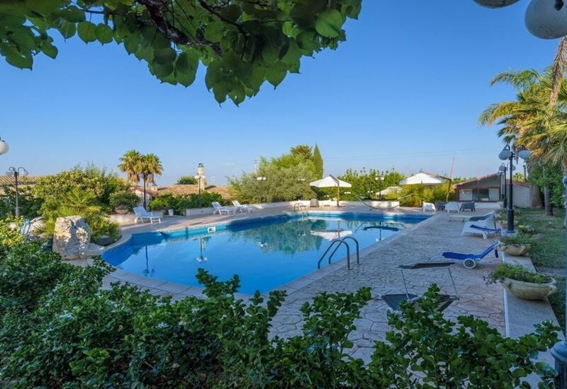 Villa Chiaramonte: Activities, Amenities, Balcony / Terrace / Patio, Pool, Spring, Summer