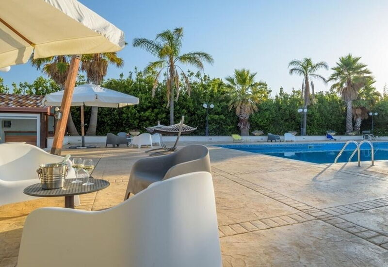 Villa Chiaramonte: Activities, Amenities, Balcony / Terrace / Patio, Pool, Spring, Summer