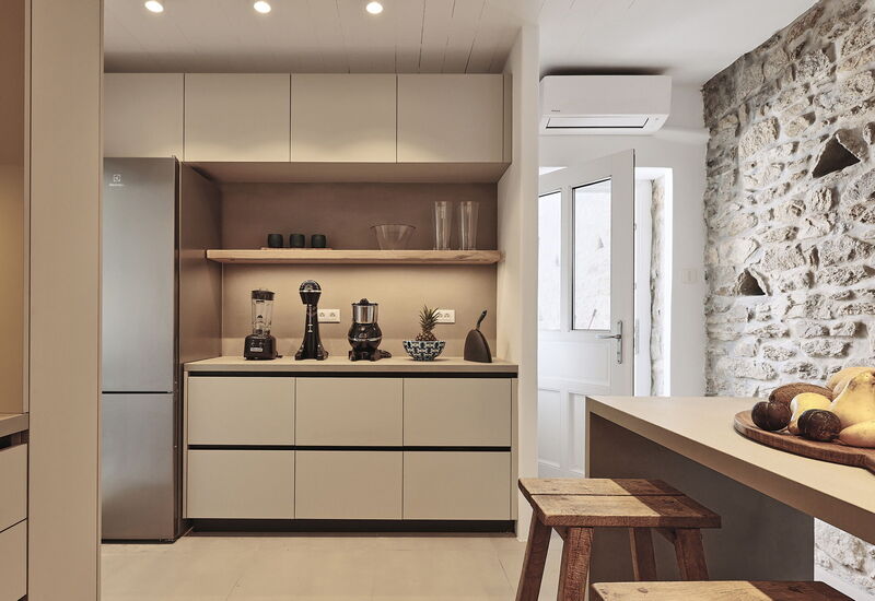 Kyma: Aktiviteter, basseng, Eksteriør, Fasiliteter, Hage, Sommer, Vår