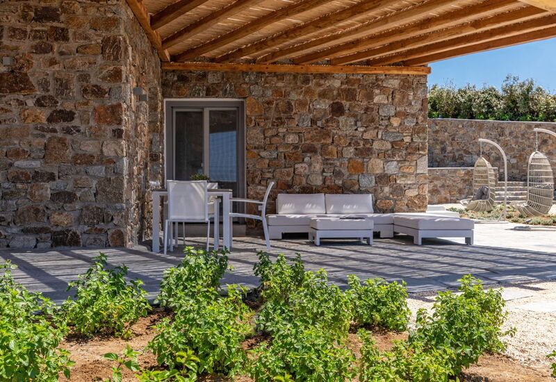 Sara's Garden: Activities, Amenities, Building Exterior, Main Entrance, Pool, Spring, Summer