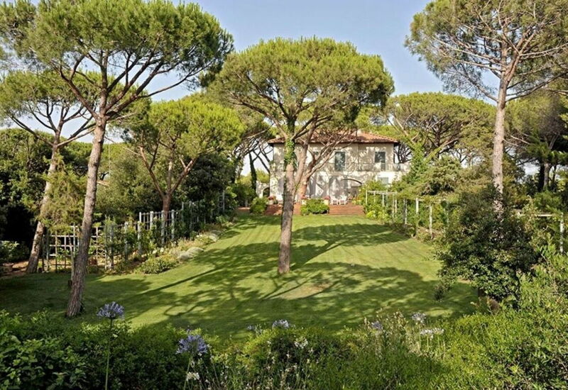 Villa Bibbona: Balkong / terrasse / uteplass, basseng, Eksteriør, Hage, Sommer, Utendørs, Vår