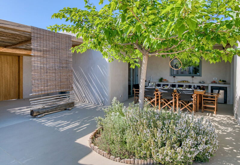 Alma: basseng, Eksteriør, Fasiliteter, Hage, Sommer, Vår