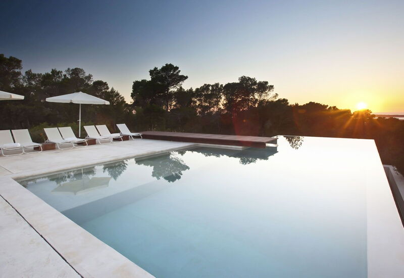 Luz: Aktiviteter, basseng, Eksteriør, Fasiliteter, Hovedinngang, Romdetaljer, Sommer, Vår, Velferd