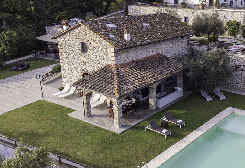 Villa Le Croci: Aktiviteter, Balkong / terrasse / uteplass, basseng, Eksteriør, Fasiliteter, Hovedinngang, Romdetaljer, Sommer, Vår