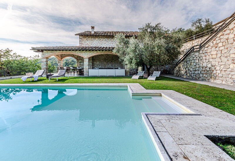 Villa Le Croci: Aktiviteter, Balkong / terrasse / uteplass, basseng, Eksteriør, Fasiliteter, Hovedinngang, Romdetaljer, Sommer, Vår