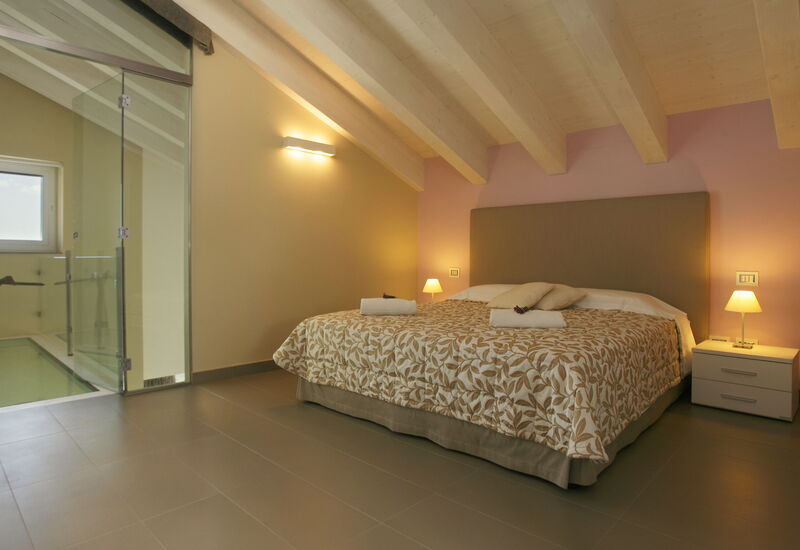 Villa Infinity: Amenities, Pool, Room Detail, Spring