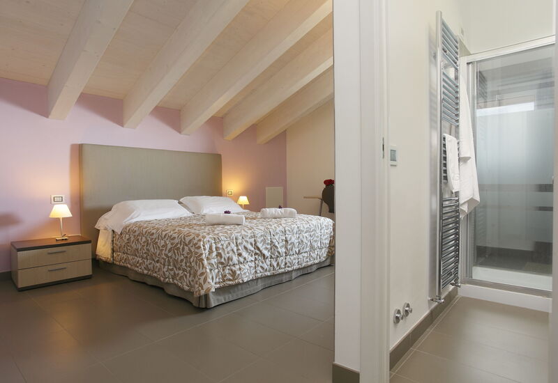 Villa Infinity: Amenities, Pool, Room Detail, Spring