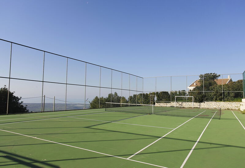 Villa Infinity: Amenities, Pool, Room Detail, Spring