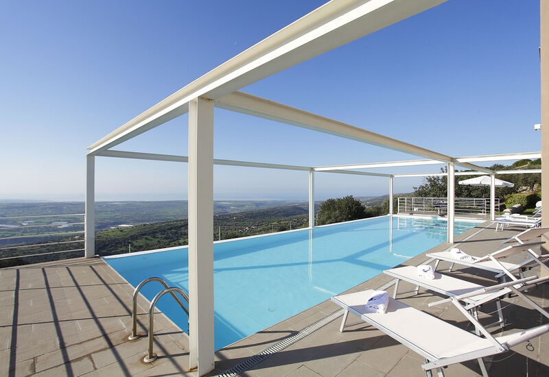 Villa Infinity: Amenities, Pool, Room Detail, Spring