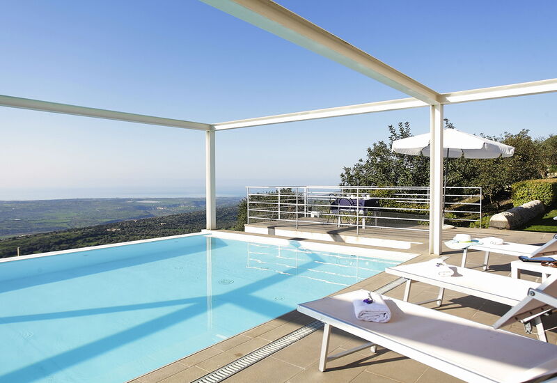 Villa Infinity: Amenities, Pool, Room Detail, Spring