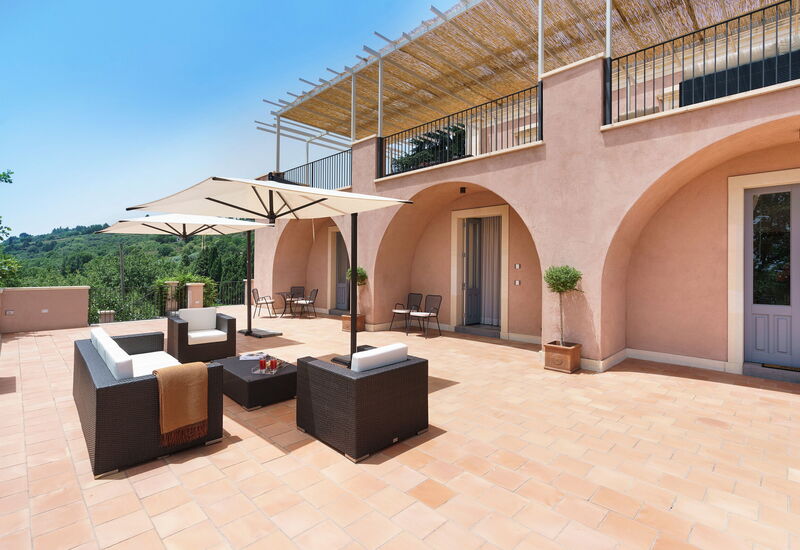 Villa Lime: Activités, Balcon / Terrasse / Patio, Entrée principale, Été, Extérieurs, jacuzzi, Jardin, Printemps