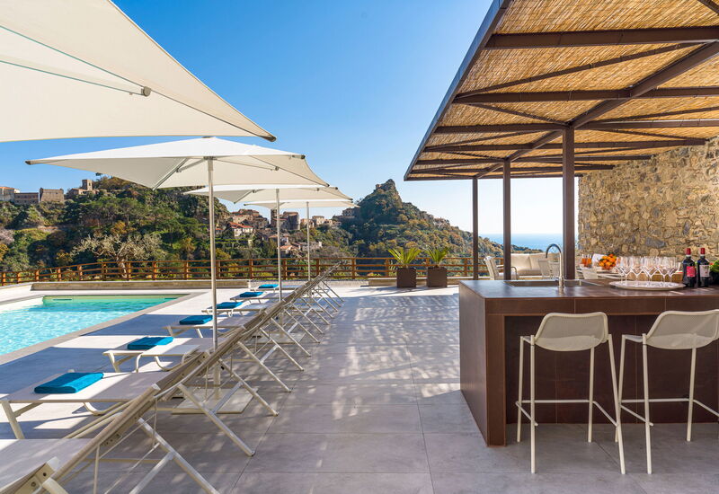 Villa Zagara: Activiteiten, Buitenkanten, Hoofdingang, Lente, Tuin, Voorzieningen, Zomer, zwembad