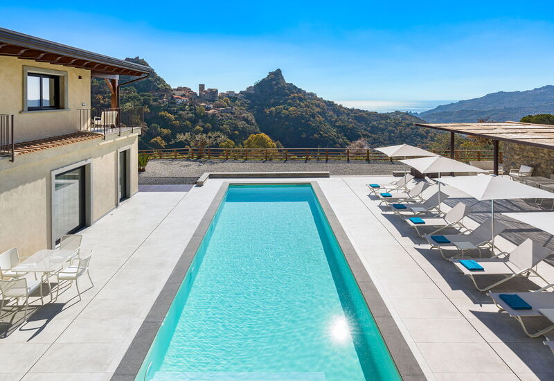 Villa Zagara: Activiteiten, Buitenkanten, Hoofdingang, Lente, Tuin, Voorzieningen, Zomer, zwembad