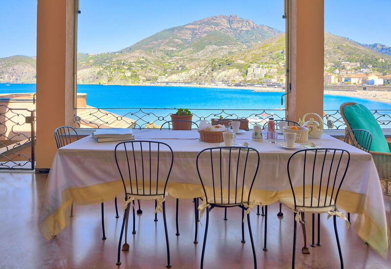 Villa Pedra: Activities, Balcony / Terrace / Patio, Building Exterior, Facilities, Garden, Kitchen, Main Entrance, Spring, Summer