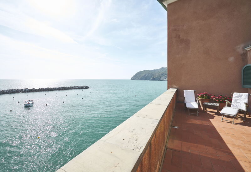 Villa Pedra: Activities, Balcony / Terrace / Patio, Building Exterior, Facilities, Garden, Kitchen, Main Entrance, Spring, Summer