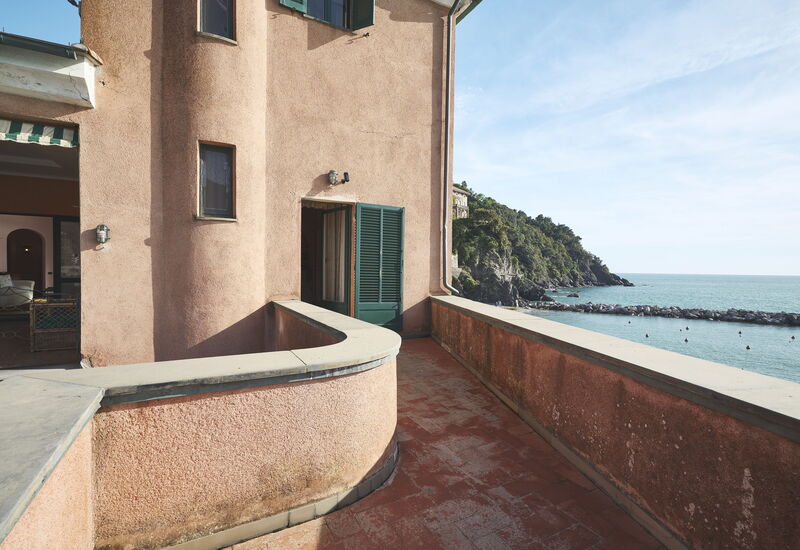 Villa Pedra: Activities, Balcony / Terrace / Patio, Building Exterior, Facilities, Garden, Kitchen, Main Entrance, Spring, Summer