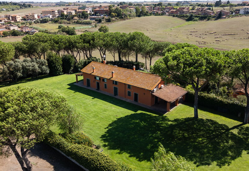 Villa Orange Rome: Amenities, Balcony / Terrace / Patio, Building Exterior, Facilities, Garden, Outdoor, Pool, Room Detail, Spring, Summer