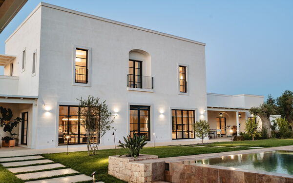 Villa Alta Corte: Amenities, Building Exterior, Hot Tub, Pool, Spring, Summer, Wellness