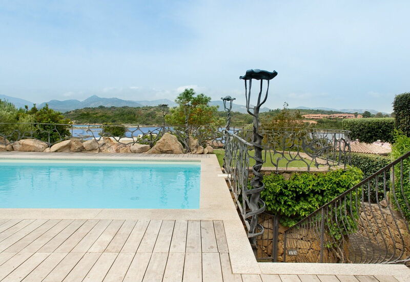 Villa Martini: Aktiviteter, Balkong / terrasse / uteplass, basseng, Eksteriør, Fasiliteter, Romdetaljer, Sommer, Vår