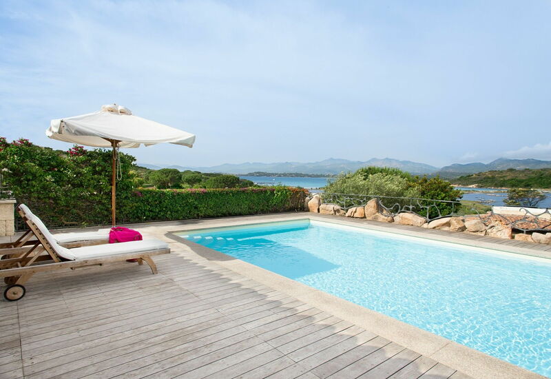 Villa Martini: Aktiviteter, Balkong / terrasse / uteplass, basseng, Eksteriør, Fasiliteter, Romdetaljer, Sommer, Vår