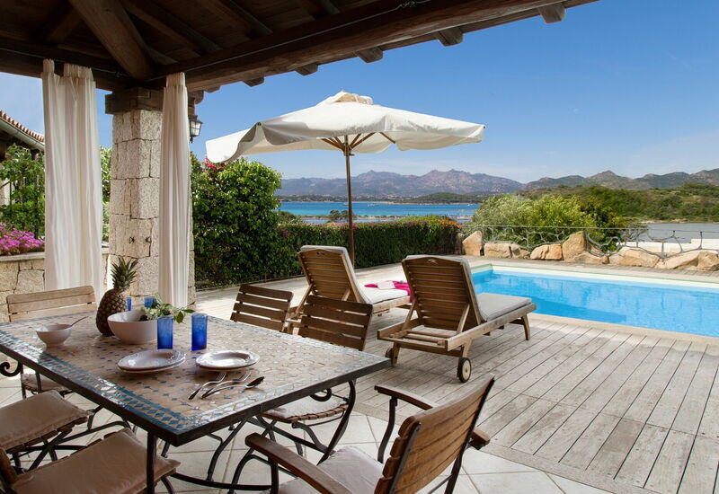 Villa Martini: Aktiviteter, Balkong / terrasse / uteplass, basseng, Eksteriør, Fasiliteter, Romdetaljer, Sommer, Vår