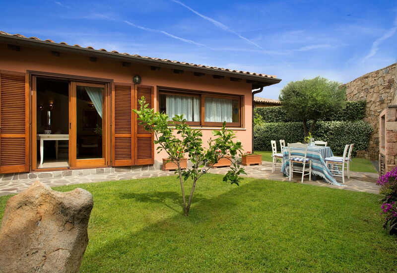 Villa Martini: Aktiviteter, Balkong / terrasse / uteplass, basseng, Eksteriør, Fasiliteter, Romdetaljer, Sommer, Vår